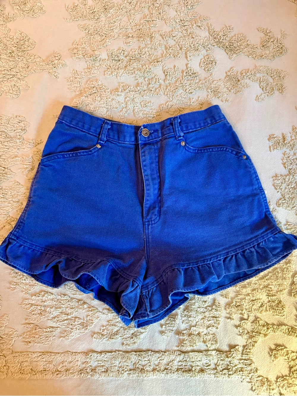 Vintage Bonjour High-Waist Ruffle Hem Shorts in Blue